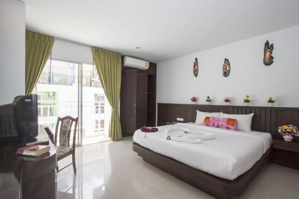Larn Park Resortel Patong Room photo