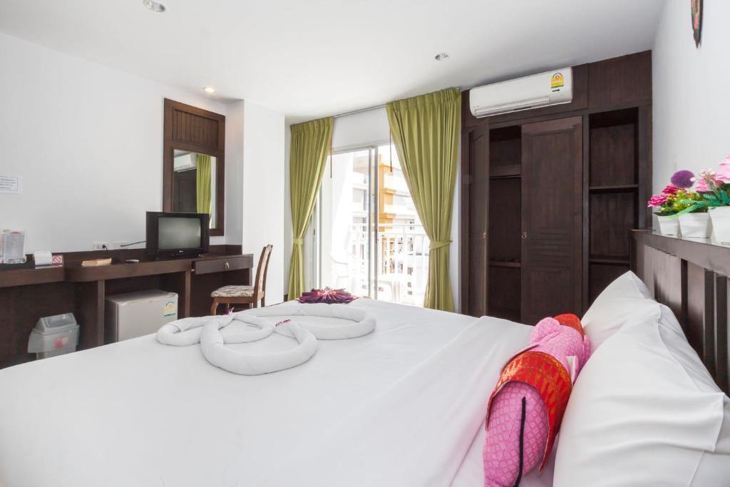 Larn Park Resortel Patong Room photo