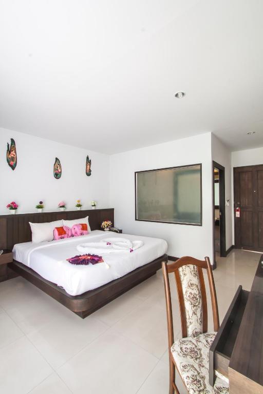 Larn Park Resortel Patong Room photo