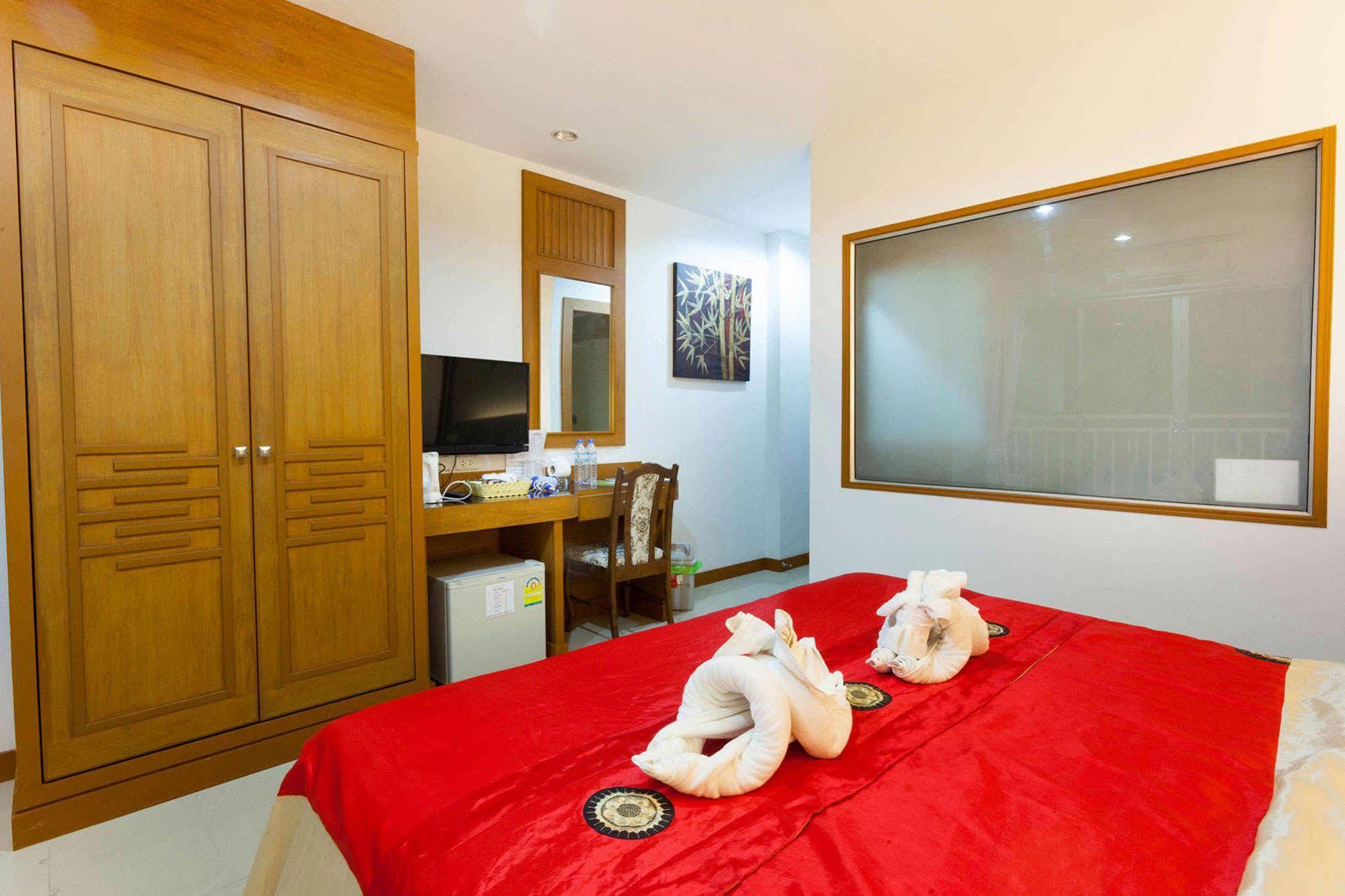 Larn Park Resortel Patong Exterior photo